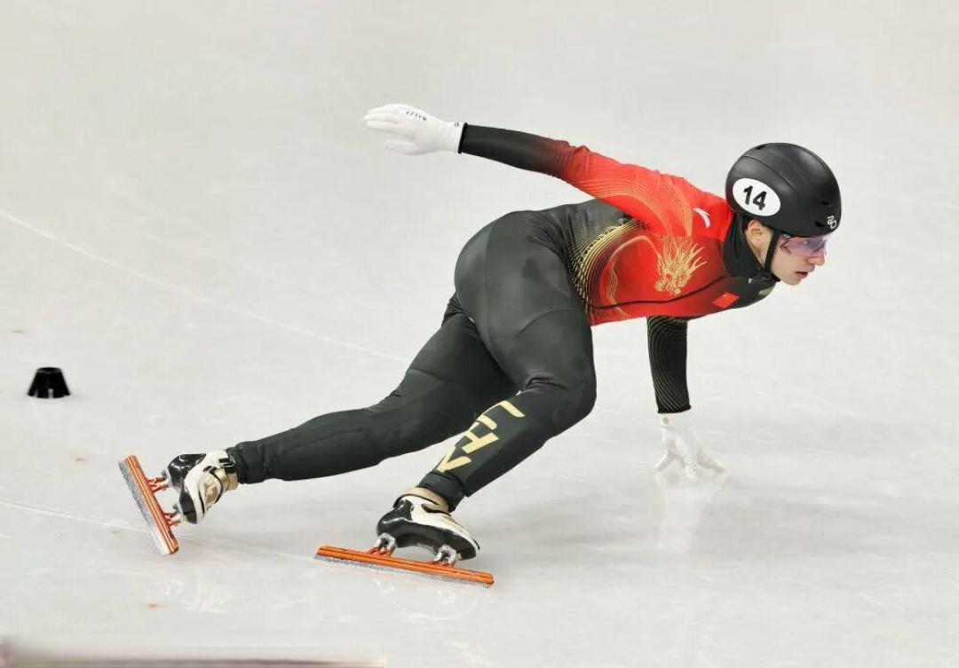 冬奥会丨短道竞速 勇者争锋