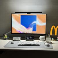 27英寸显示器怎么选？边框宽度与支架调节才是桌面整洁的关键