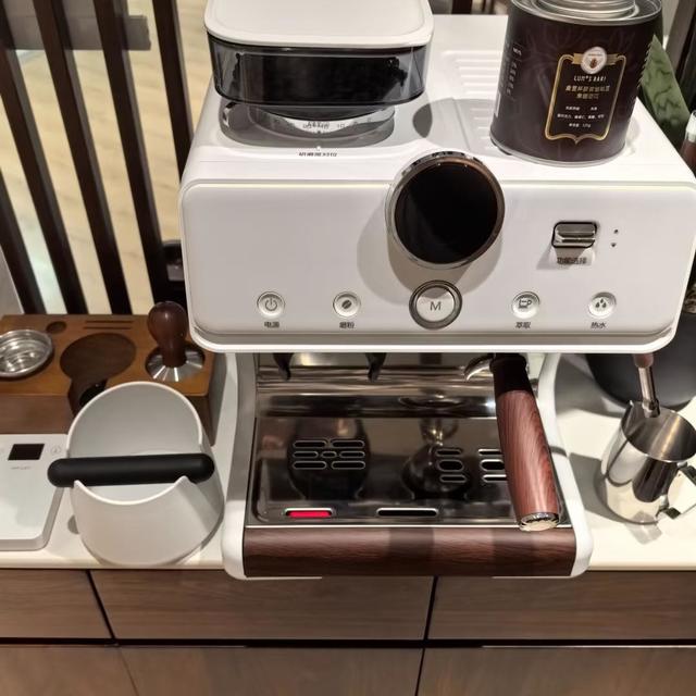 全自动生成咖啡机并非不好用，关键看研磨均匀度与奶泡稳定性是否达标