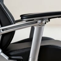 京东京造Z9 Ultra+的5D联动扶手：革新还是噱头？1000+用户观点大碰撞