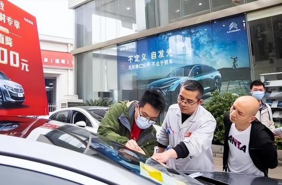 我国有14亿人,为何汽车突然卖不动了?老百姓说出原因,太真实了