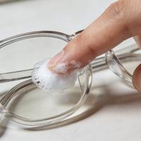 才知道眼镜布不是用来擦眼镜的！90%人用错，难怪镜片越擦越花