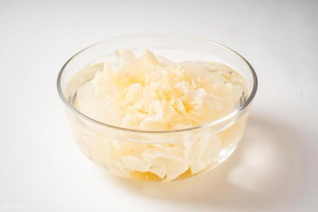 银耳泡发有讲究，泡一晚上可以吗？答案藏在这些细节里