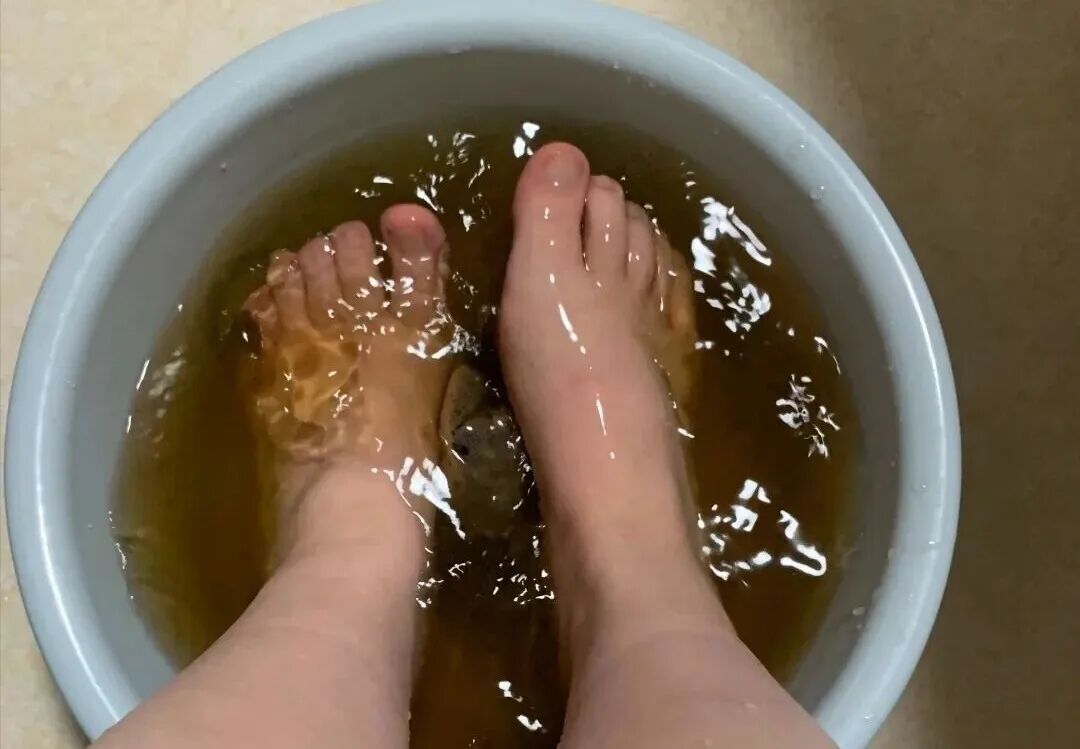 倪海厦:大雪过后,这个泡脚方要为全家备好!坚持半个月,湿气少了,睡觉踏实了,人更有神了