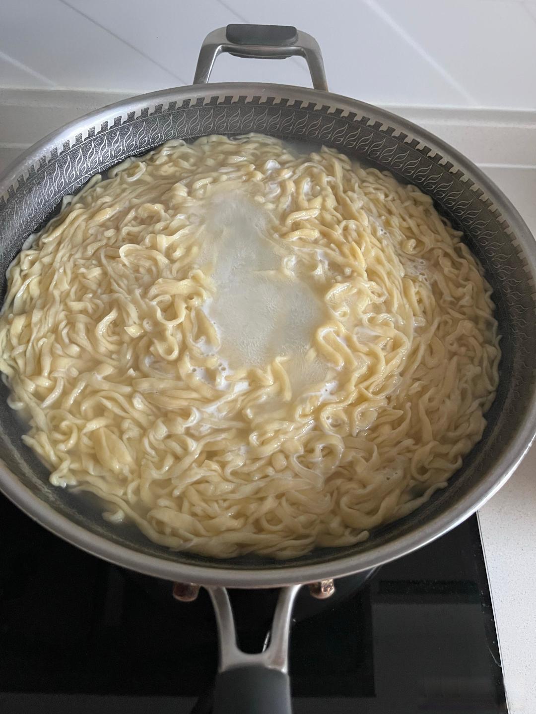 给你一碗面条,只能配一个菜,你会配什么?