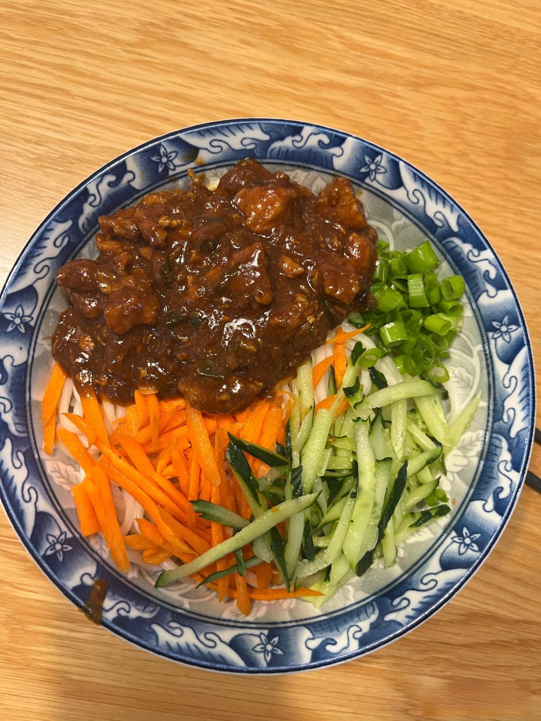 给你一碗面条,只能配一个菜,你会配什么?