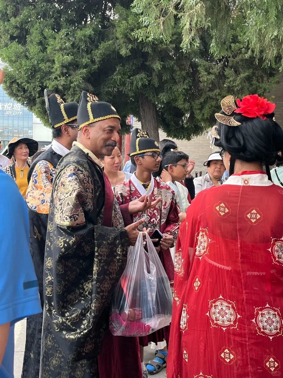 老外疯狂迷恋“中式审美”?这波反向输出,绝绝子!