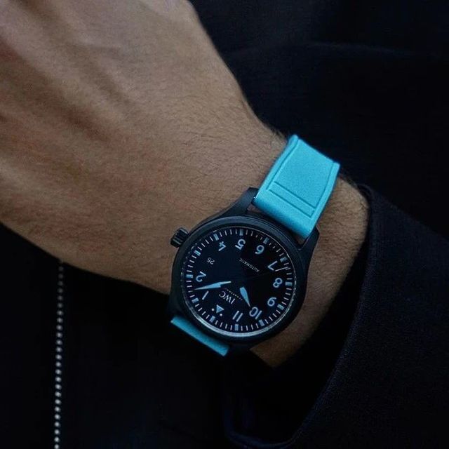 新表 | 蓝色又要火了？开年这两块车手联名版腕表颜值太炸裂，各限量1063枚！