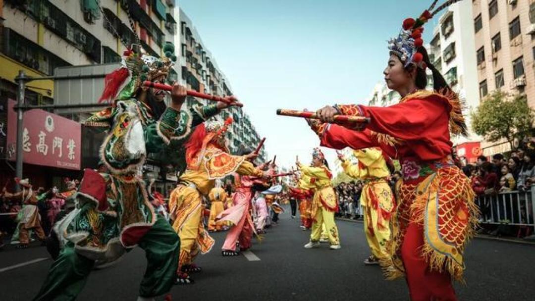 潮阳英歌舞动五洲:2026马年春节盛典,千人策马奔腾燃动全城