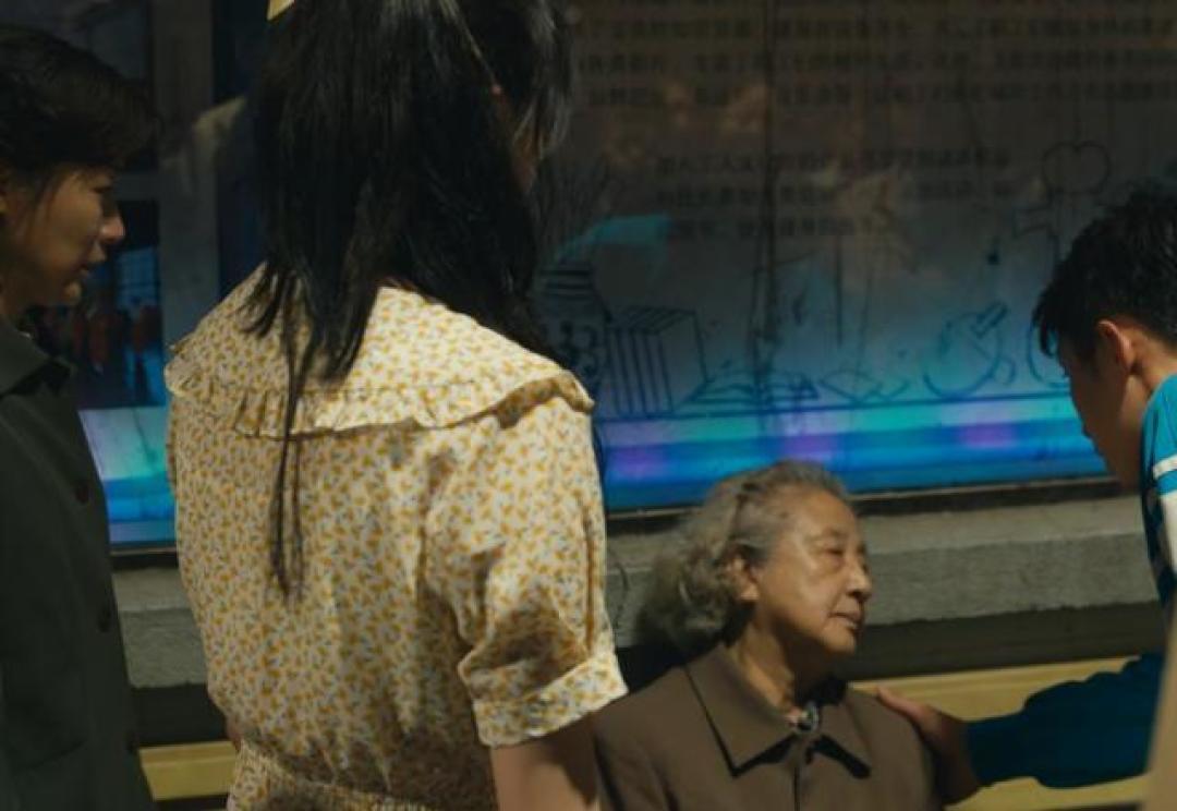 岁月有情时首播口碑不俗:黄景瑜演技获赞,但演高中生惹争议