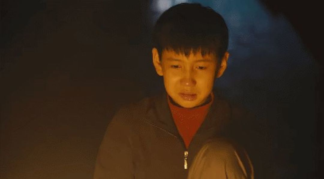 岁月有情时首播口碑不俗:黄景瑜演技获赞,但演高中生惹争议