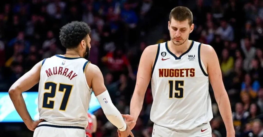 NBA|掘金以157:103狂胜开拓者54分,双核联手的统治力简直无解!甜蜜蜜啊,杨瀚森心愿达成,终于见到心心念念的偶像约基奇。
