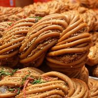 2025中式糕点市场规模达3215亿元，传统品牌占超六成份额，低糖与国潮成新增长引擎