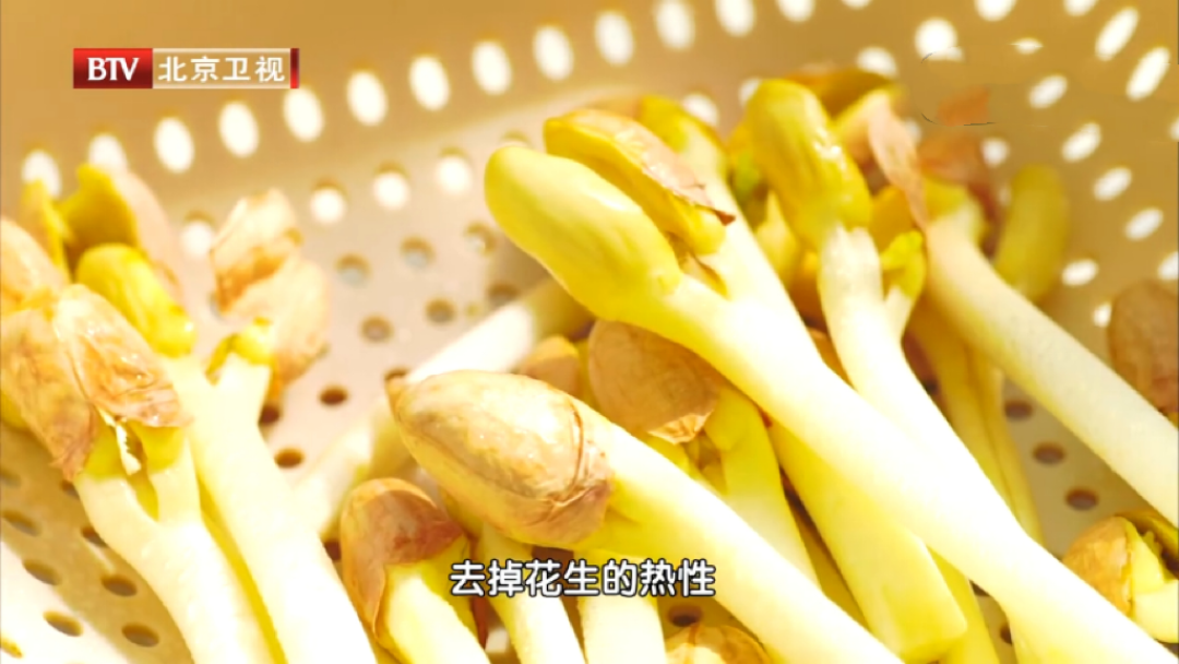 3种睡眠习惯最易长斑，赶紧改，若出现这种斑，小心是癌信号，拖得越久越危险