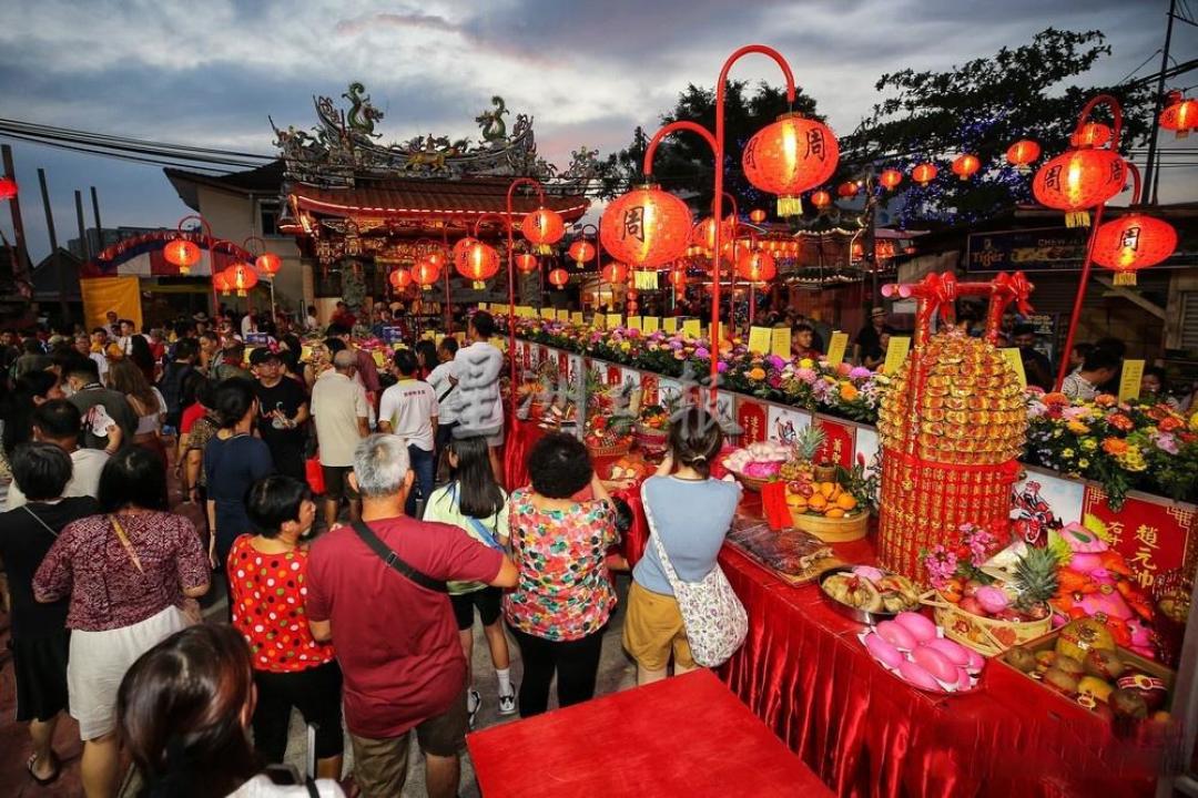 除了中国外，目前全世界有哪些国家也过春节？怎么过呢?