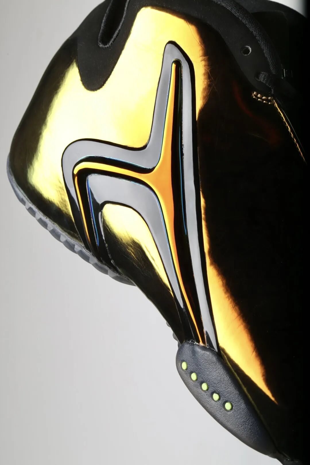 Nike 重新签约白巧克力,专属「街舞风雷」太耀眼了!