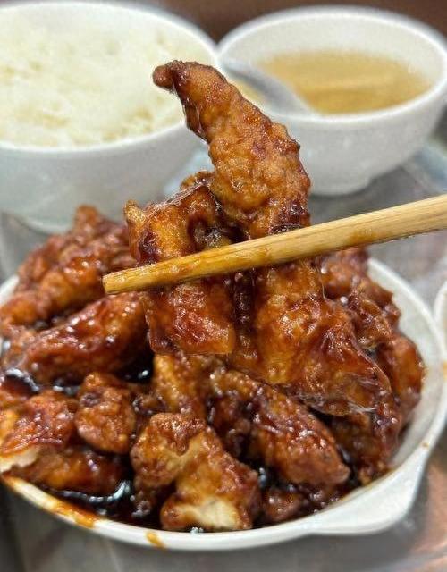 虹口老饕私藏：弄堂本帮菜到76年黑皮馄饨，吃一周胖三斤