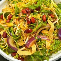 凉拌菜调料并非越少越好：食材本味与风味层次的平衡之道