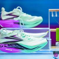 飞燃5全民碳板定位是进步还是妥协？1200+跑者观点大PK