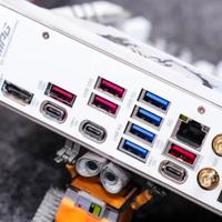 2026年最强的纯白MATX主板，就是微星刀锋钛MAX——没有之一！