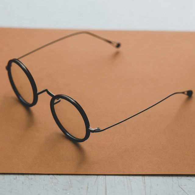 眼镜选购指南：如何挑选一款适合的眼镜