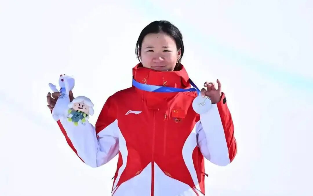 山东冬奥会首枚雪上项目奖牌,来自李方慧!
