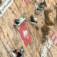 福建悬崖咖啡店爆火,60米高空悬于海面,网友:喝咖啡腿都在抖!