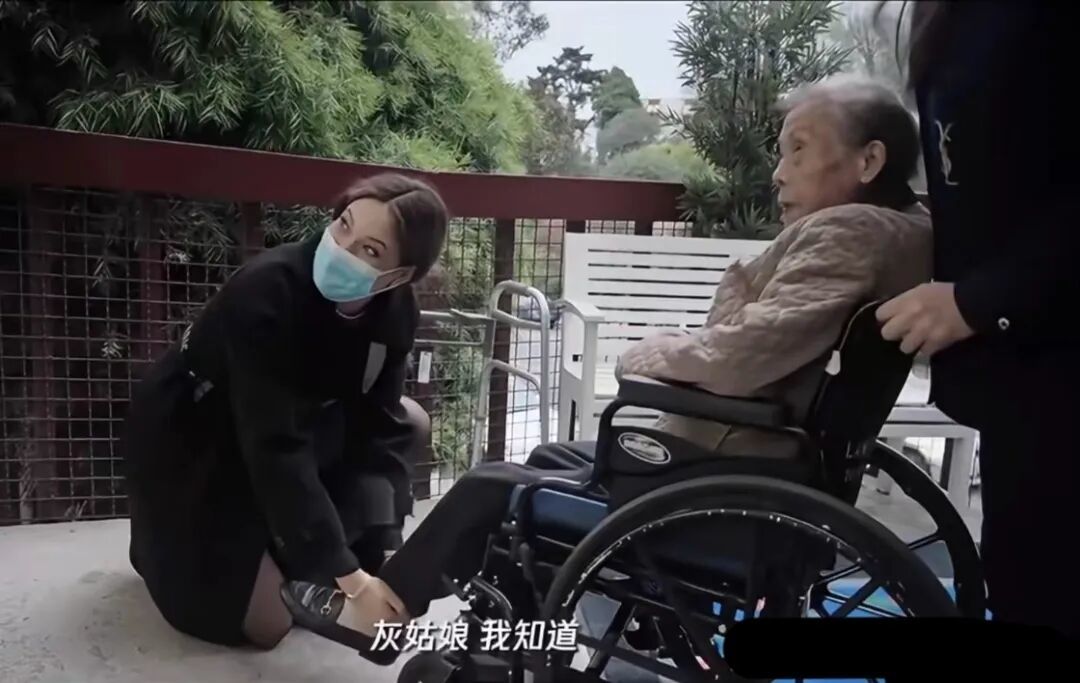 泪奔!谷爱凌和奶奶的最后一面:奶奶已不记得谷爱凌去过冬奥会并夺冠,望她成为国家栋梁