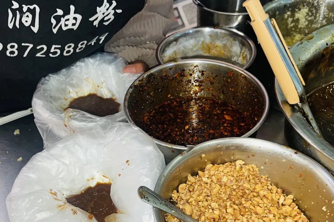 大理也有美食,只要6块钱一份,酸酸甜甜还很辣