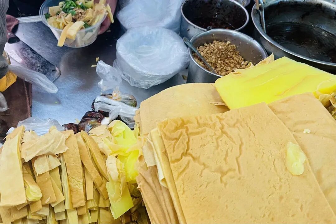大理也有美食,只要6块钱一份,酸酸甜甜还很辣