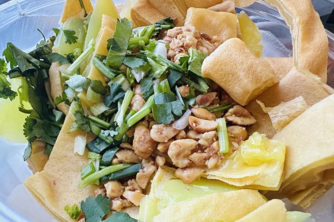 大理也有美食,只要6块钱一份,酸酸甜甜还很辣
