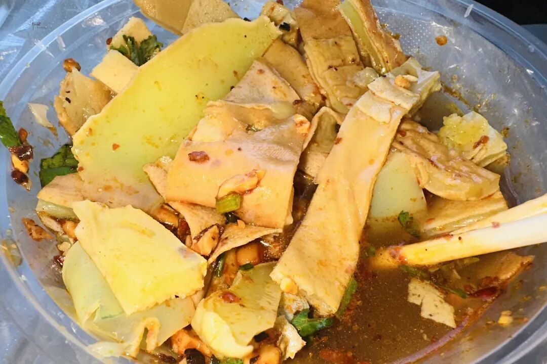 大理也有美食,只要6块钱一份,酸酸甜甜还很辣