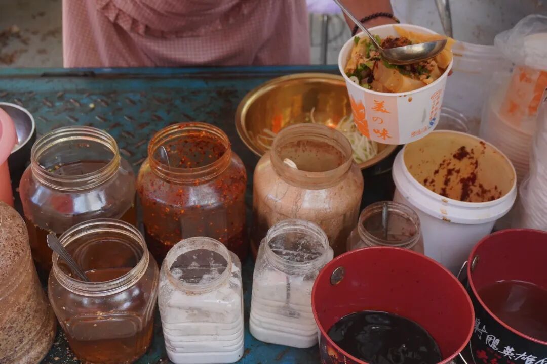 舌尖上的云南|南涧油粉,是名副其实的锅巴千层