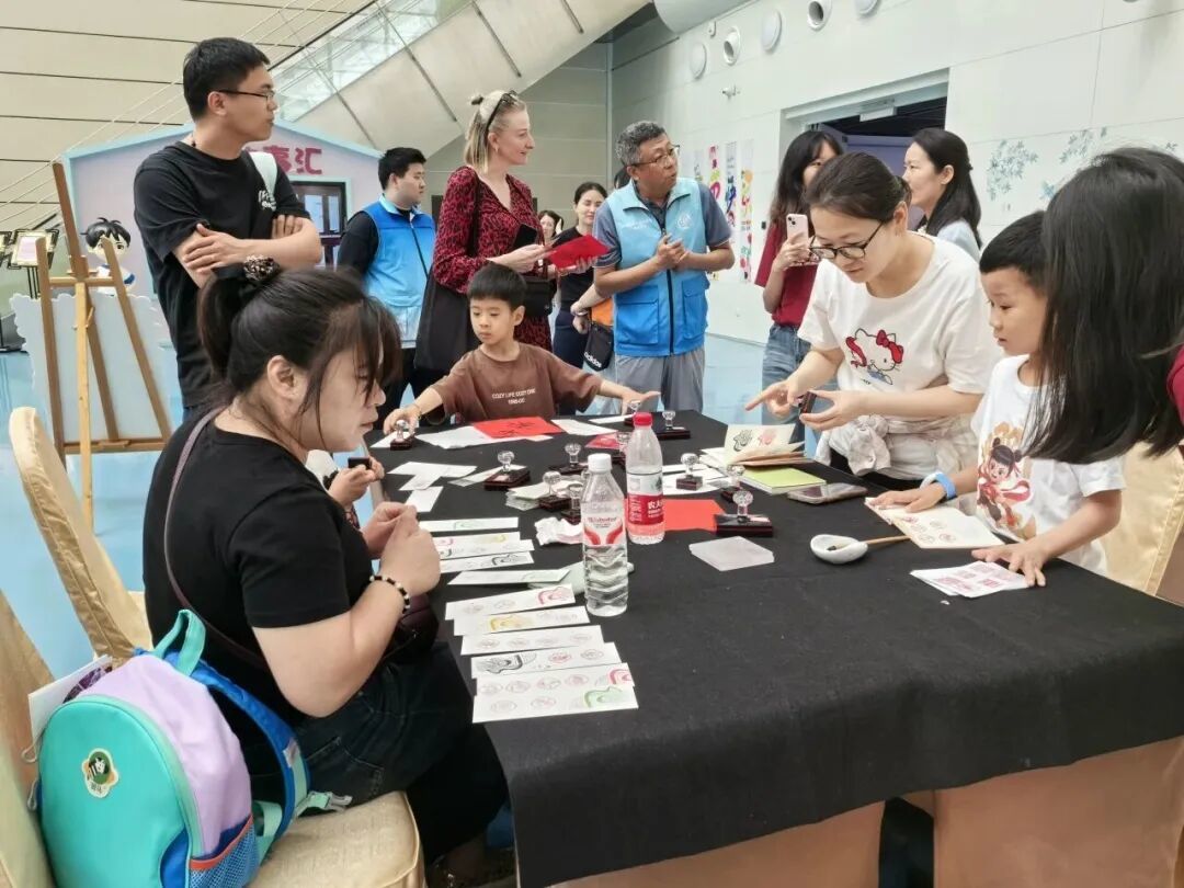 华东师大“百印颂家风篆刻作品展”入选教育部2025高校“礼敬中华优秀传统文化”魅力非遗原创优秀作品