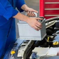 开了3年车，才知道汽车换电瓶要注意这两个数据，否则不耐用