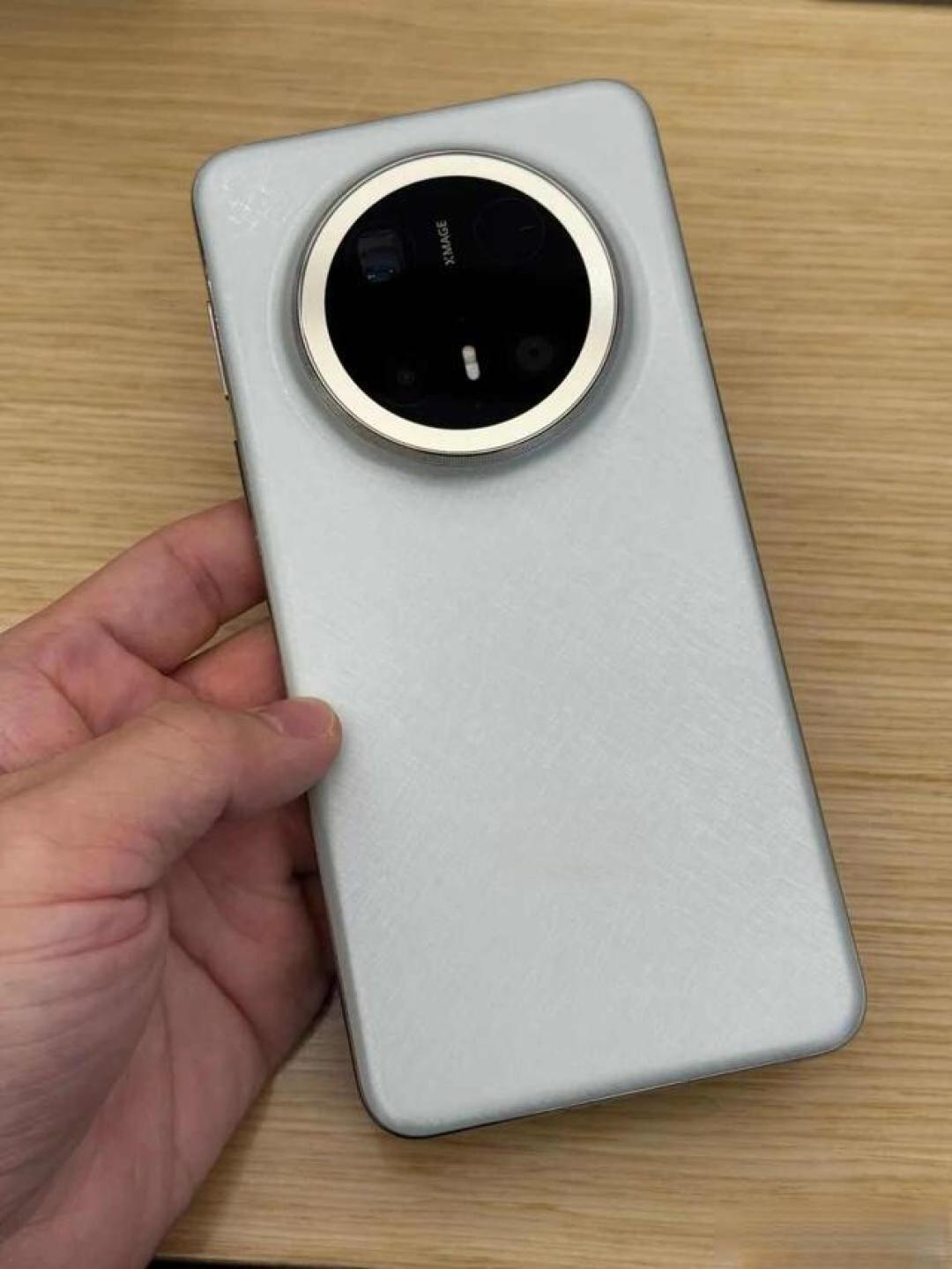 6000元能拿下卫星旗舰?Mate 70 Pro+突然跳水,是捡漏还是踩坑