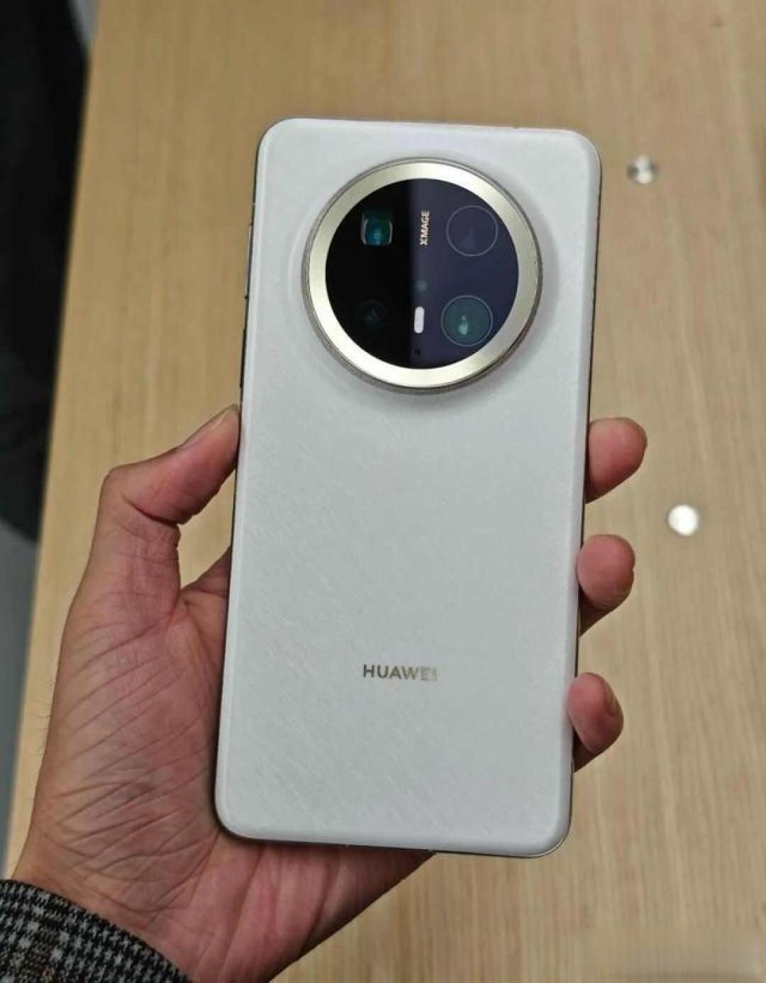 6000元能拿下卫星旗舰?Mate 70 Pro+突然跳水,是捡漏还是踩坑