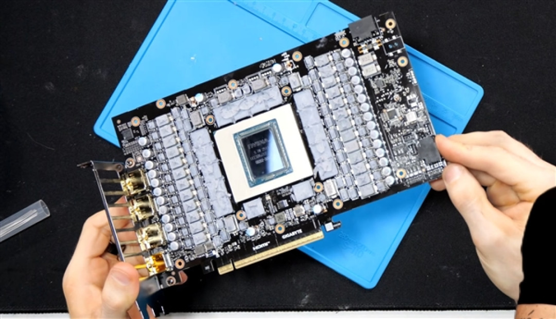 RTX 5090魔改增加第二个16针供电接口 第二天：卒！