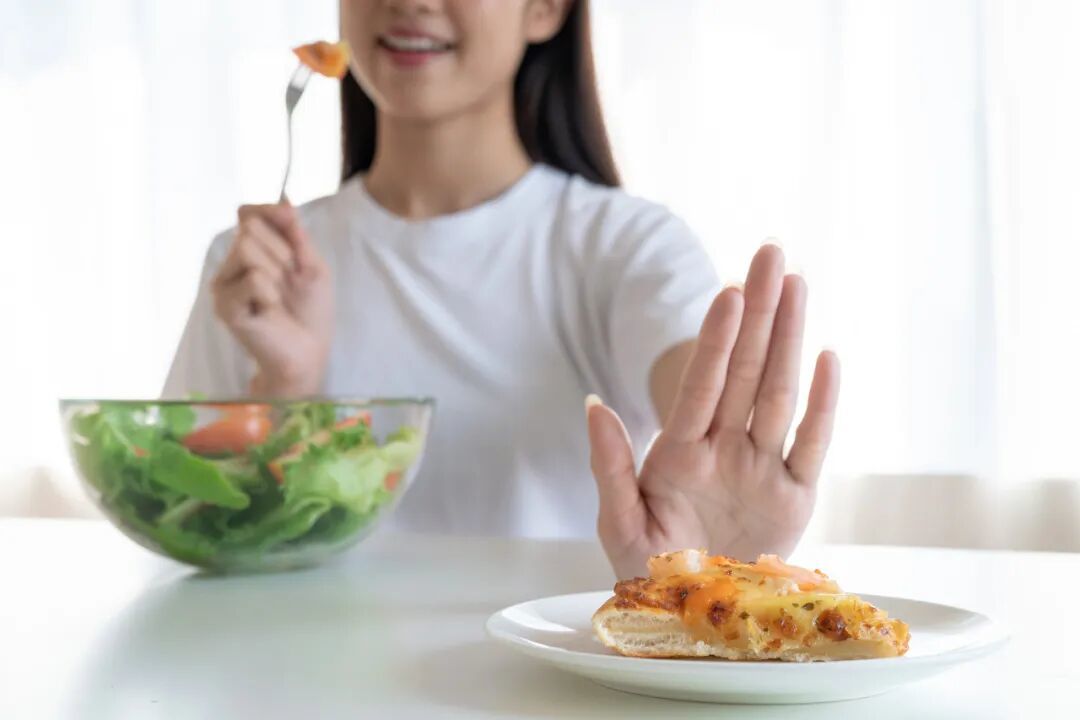 学会中医“饮食有节”的养生智慧:给脾胃放个假,重启身体自愈力