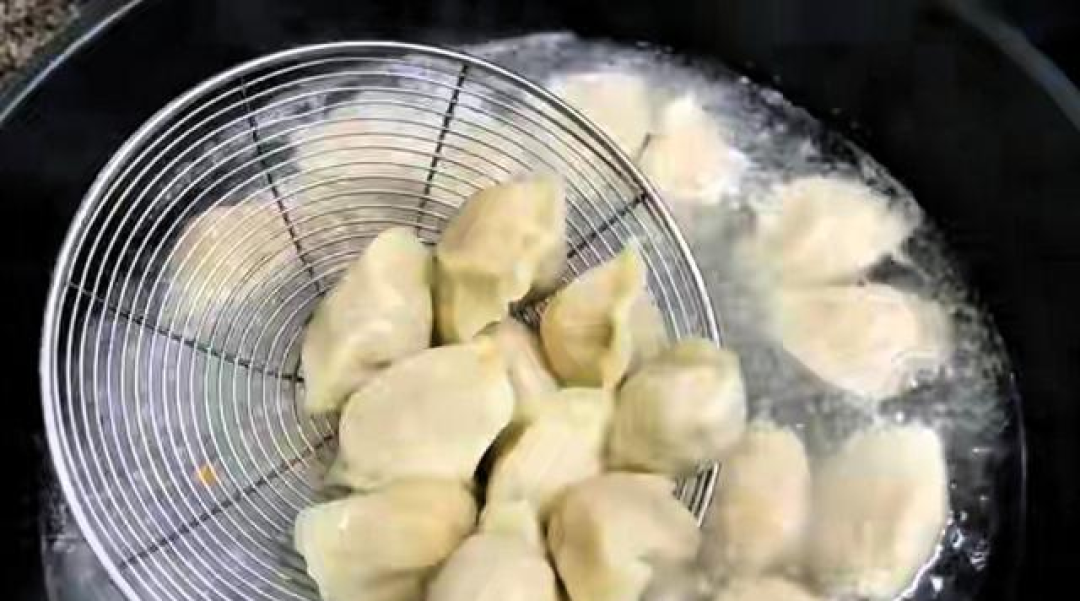 煮了30年饺子才明白:盖盖煮皮,开盖煮馅!以前全做反了