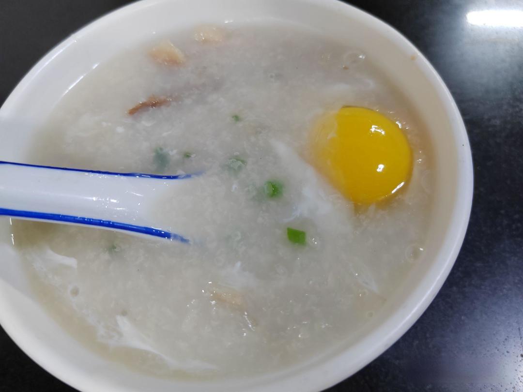 广州美食130|文明路上不起眼的小店,做出了水准之上的肠粉和鸡皇粥