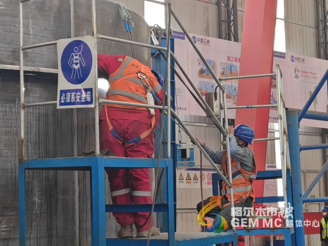 【新春走基层】高原“充电宝”加速建设 千名建设者奋战昆仑之巅