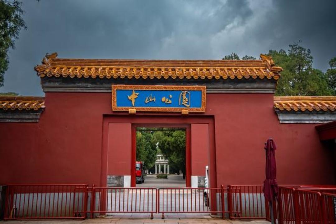 北京冬日赏梅指南!10大宝藏公园+直达交通,红墙映梅美成诗