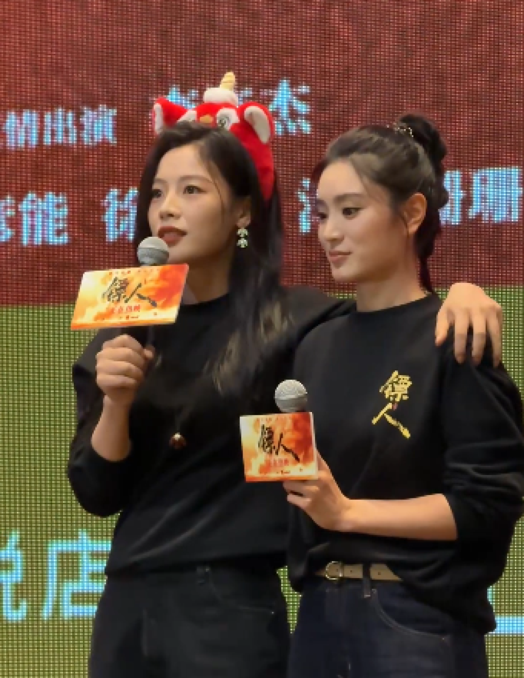 票房已破7亿元,连续4天逆跌!女演员演现场落泪:“我把命都交代出去了”