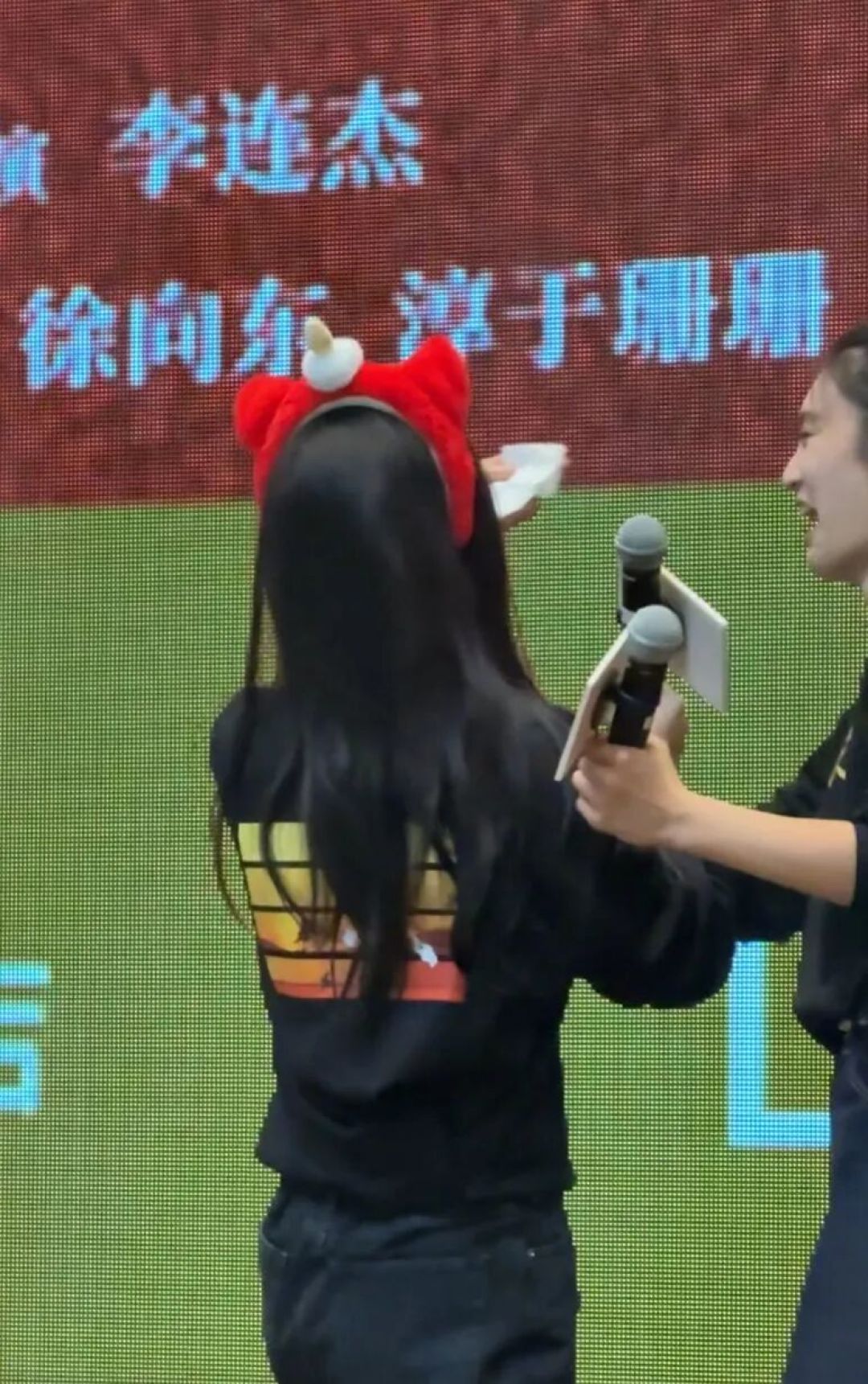 票房已破7亿元,连续4天逆跌!女演员演现场落泪:“我把命都交代出去了”