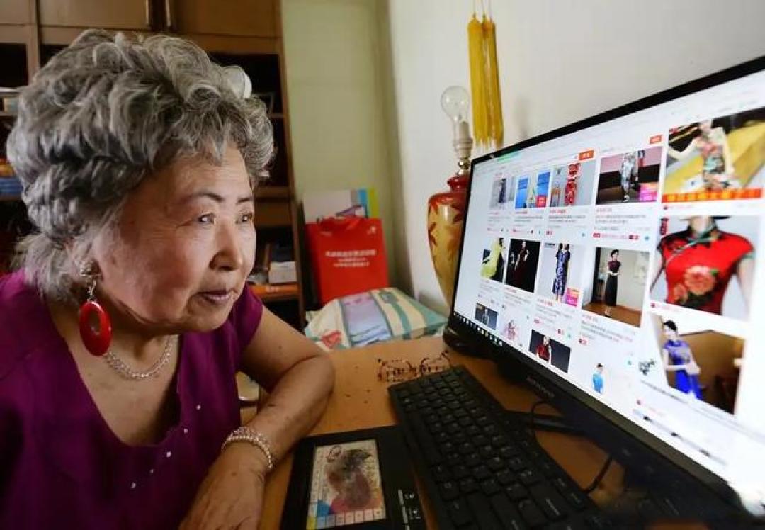 上亿老人被手机“绑架”！花千元买伪劣保健品，养老金被疯狂收割