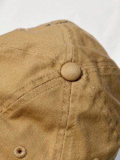 Polo棒球帽与“松弛感”密码：拆解霉霉街拍里那顶戴不腻的帽子