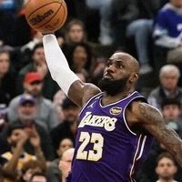 詹姆斯43000分里程碑海报值得收藏吗？球迷和专家观点大碰撞