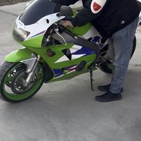 唤醒仓库沉睡的四缸摩托车 1992年川崎ZXR 碟灯400 鉴赏篇…