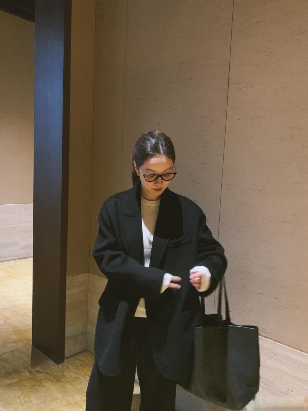 复工穿搭“战袍”已备好:从选款到配色,拿捏毫不费力的飒气